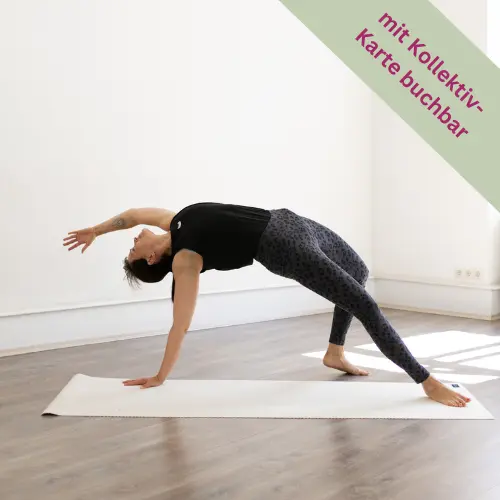 Jasmin Benz in Trikonasana