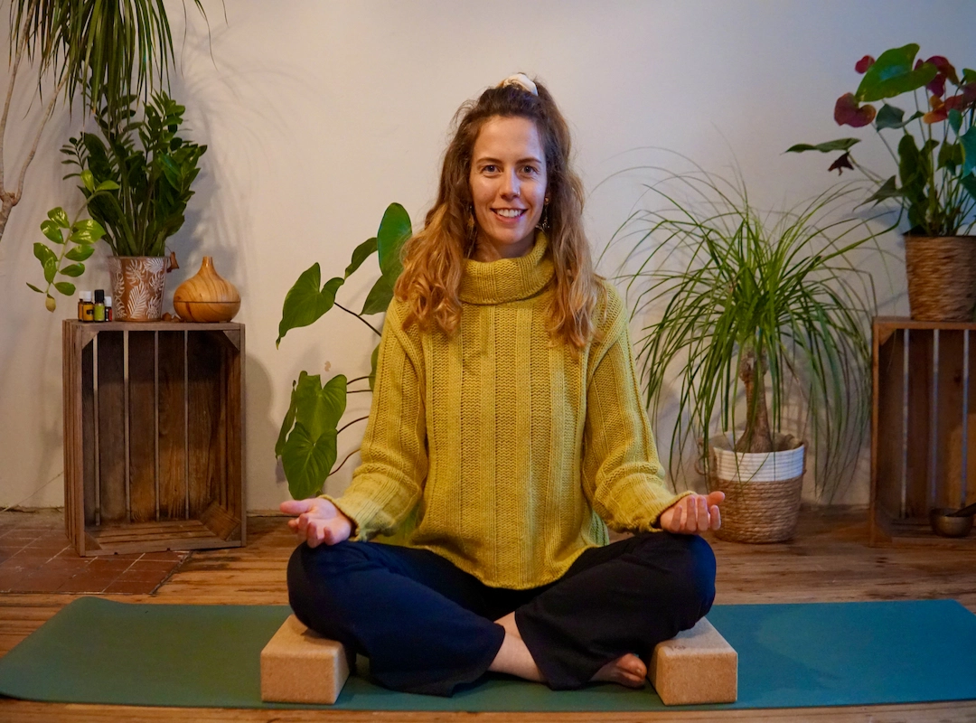 Sarah Link im unterstützten Schneidersitz