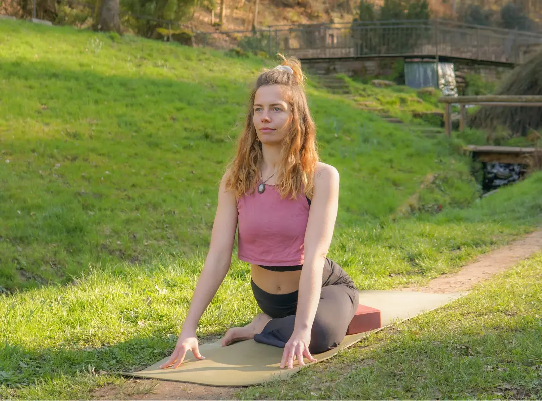 Sarah Link auf der Yogamatte
