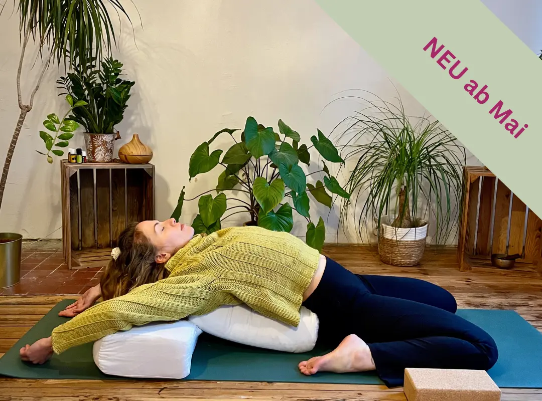 Yoginis in einer Runde